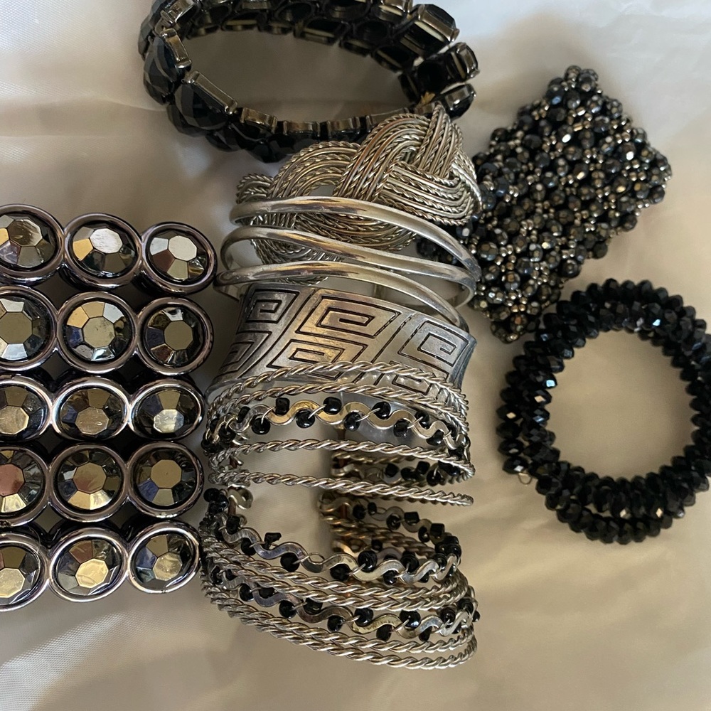 Bracelets - Picture 4 of 5
